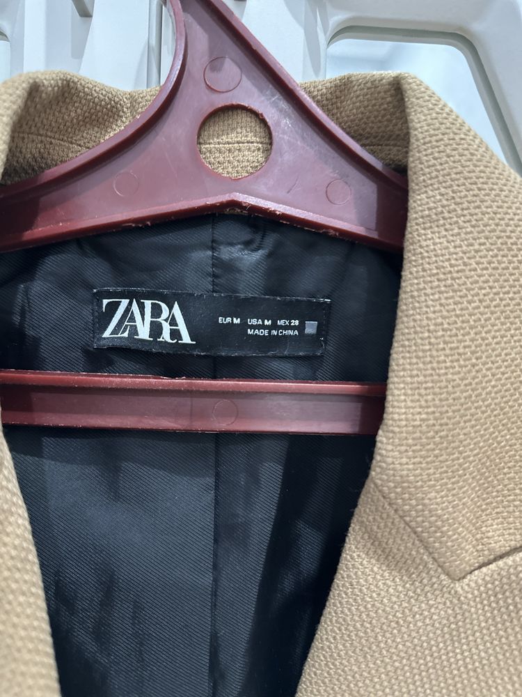 Пиджак от Zara  и Stradivarius