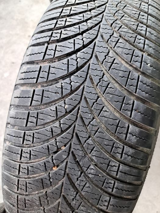 2 anvelope Allseasons 215 60 r17 Goodyear