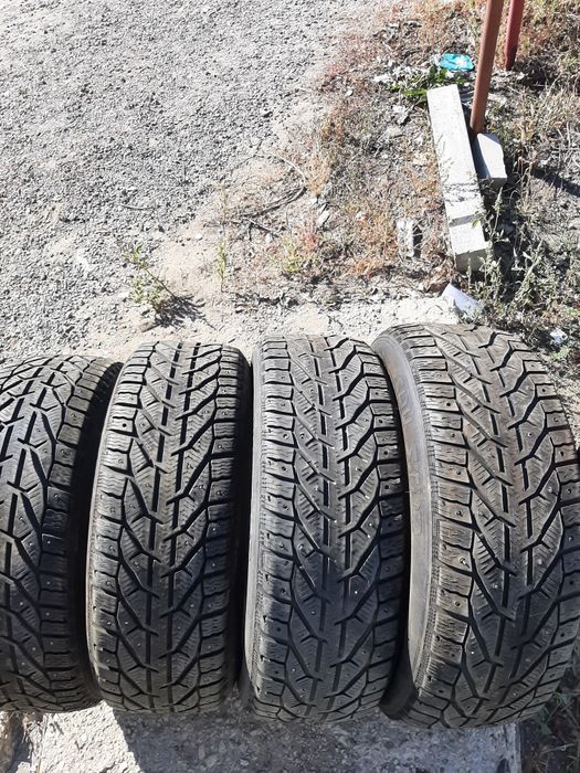 Продам шины 235/60/18