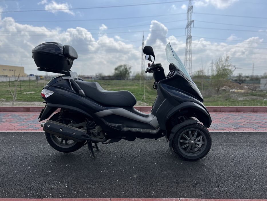 Scuter Triciclu Piaggio MP3 400 + Bonus