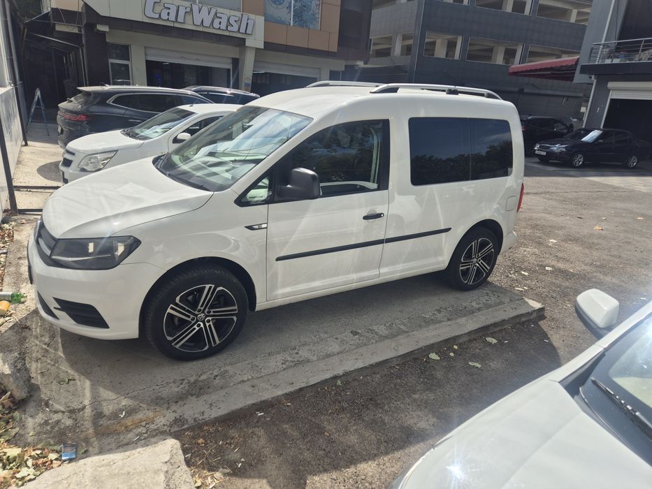 WV Caddy Combi 4