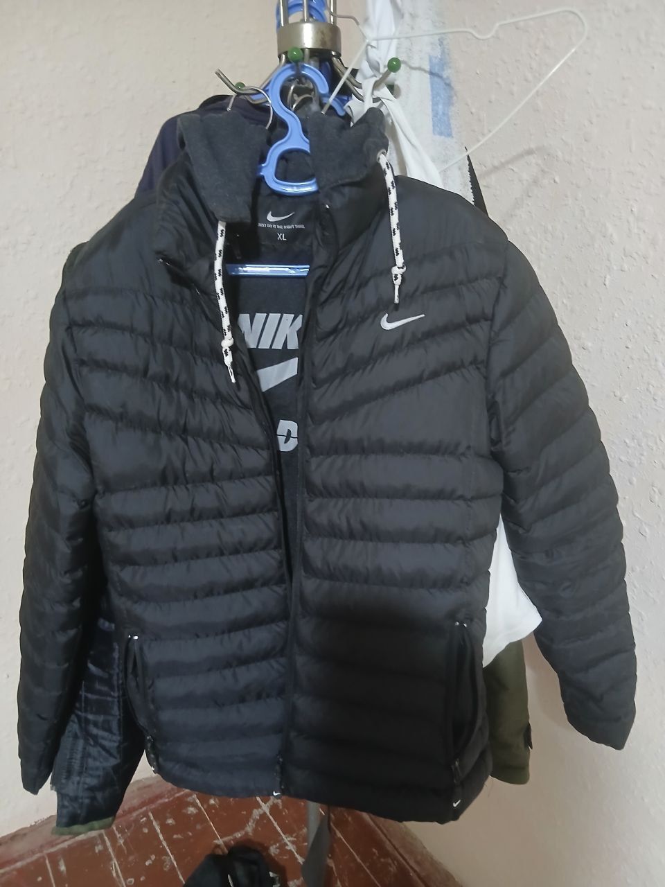 Продаётся куртка NIKE