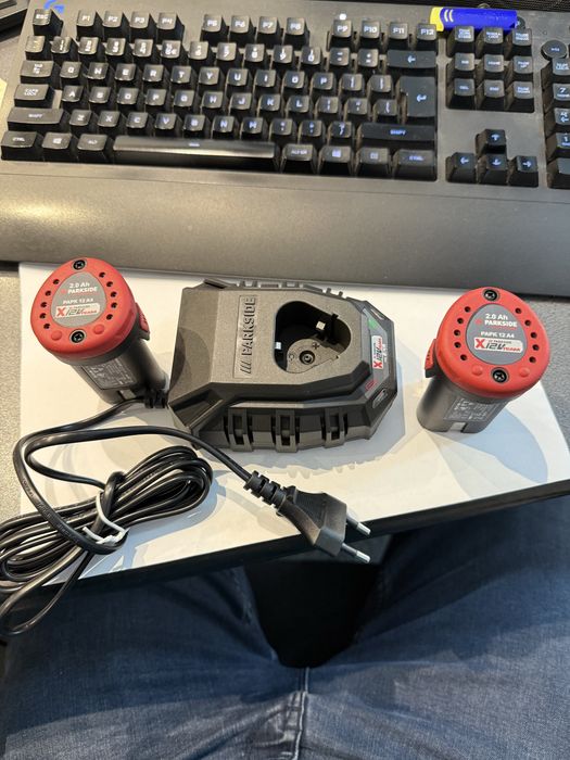 Set acumulatori si incarcator 12 v Parkside noi Livrare 6 ron