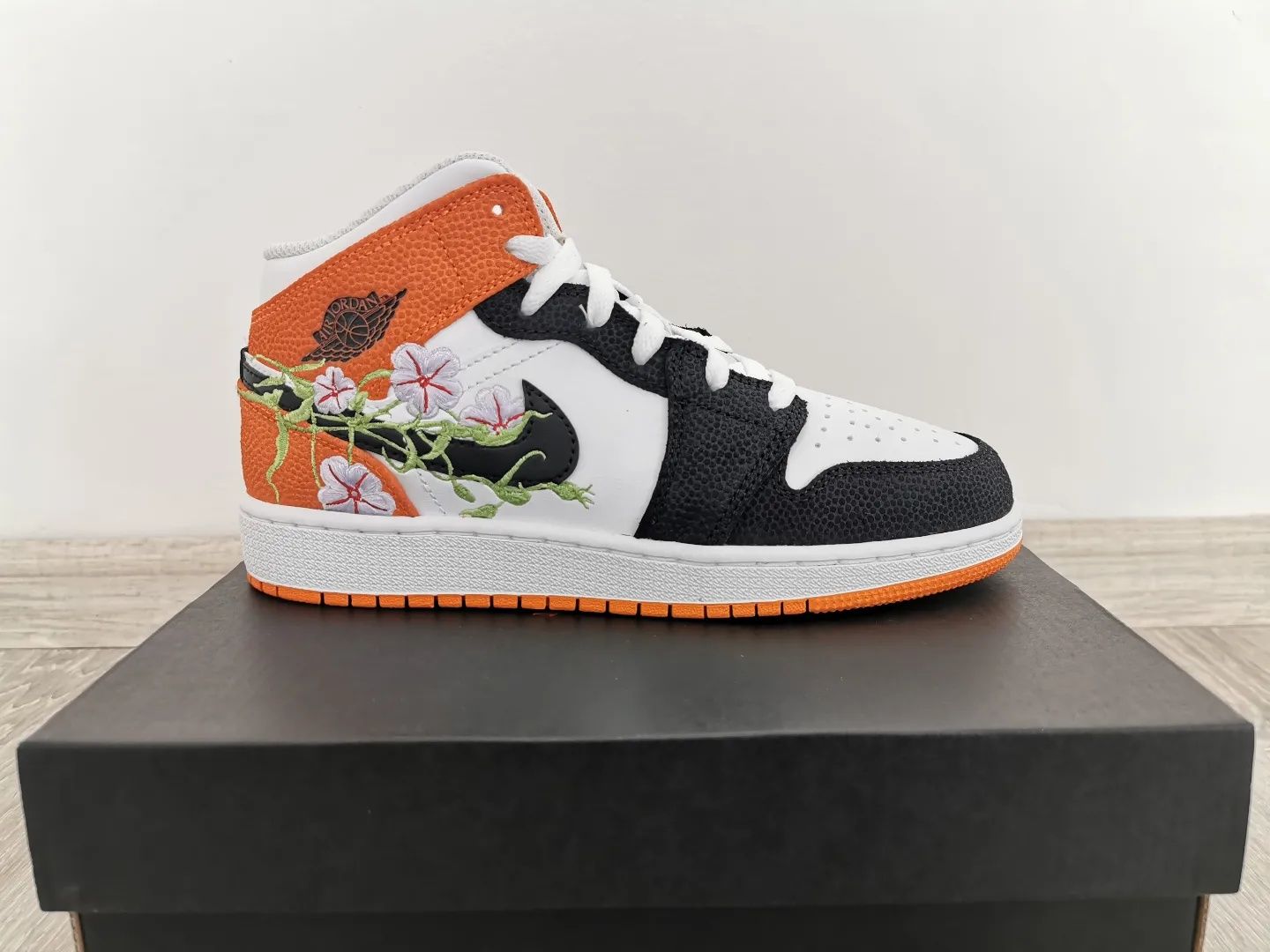 Jordan 1 mid Basketball Blossom 37 . 5