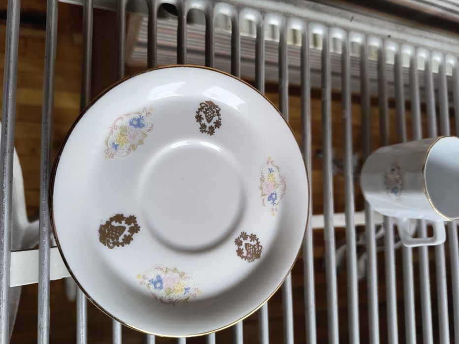 Vand un set din portelan. Pentru cafea. 12 piese.