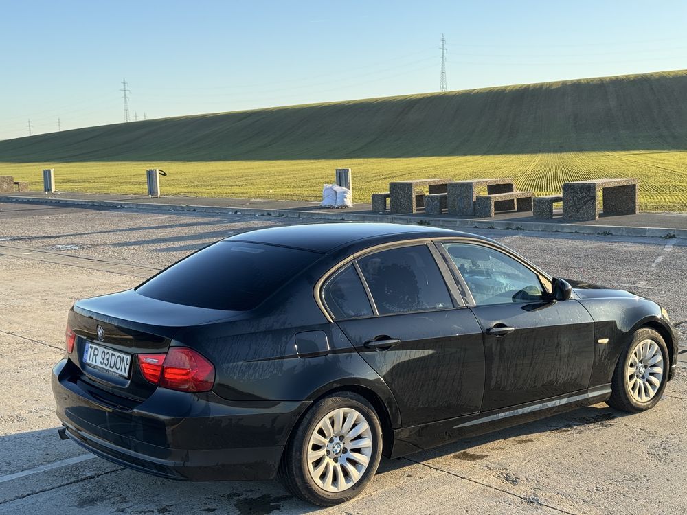 BMW E90 facelift / negru / 318D