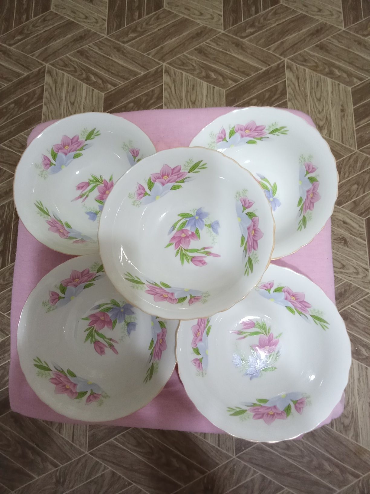 г. Навои. Продам новую посуду ( Япония, Россия, Корея).