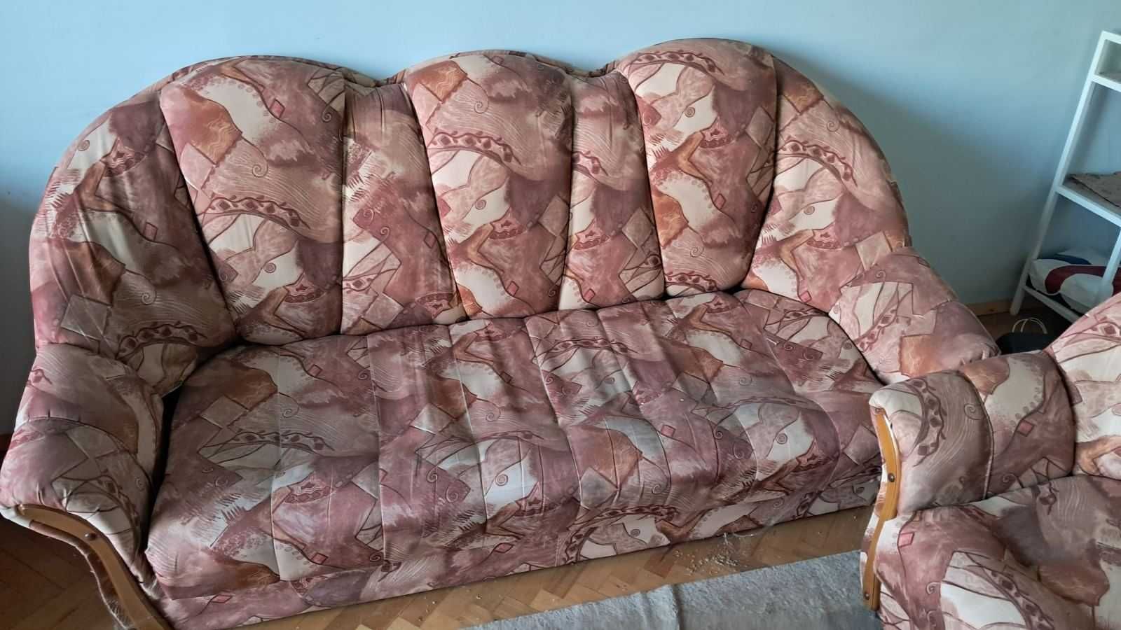 Безплатно: Разтегателен диван, 2 фотьойла и табуретка в Лозенец, София