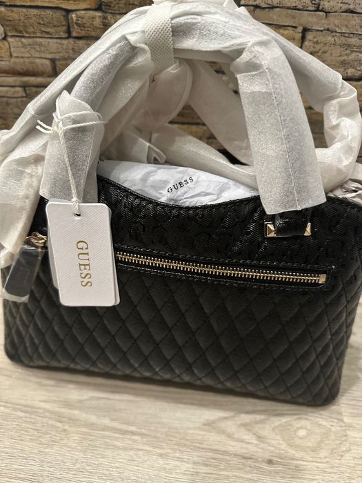 Чисто нови оригинални чанти на Guess оригинални чанти намалени