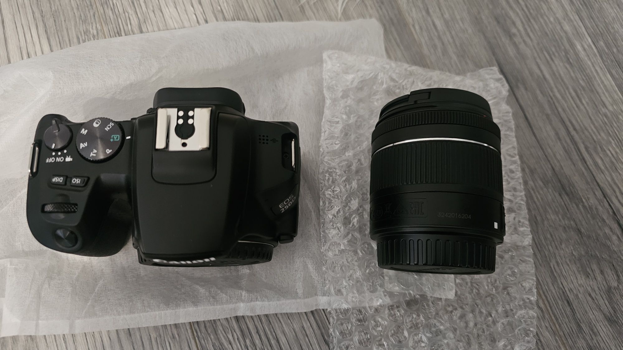 Canon EOS 250D Aparat Foto DSLR Kit cu Obiectiv EF-S 18-55mm IS STM Ne