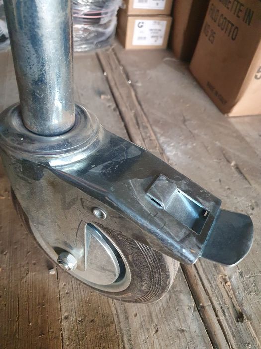 Roti schela metalica.