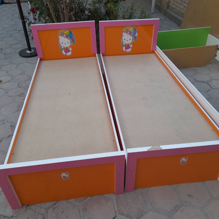 детский кроватлар сотилади. Кизил 500 минг. Яшили 600 минг