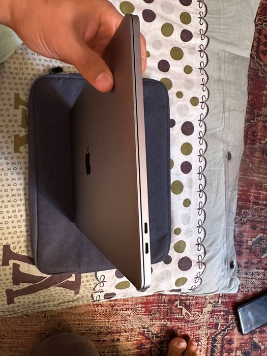 Macbook pro M1 8/256  holati idyal yangi