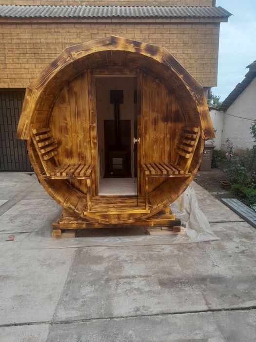 Saună tip butoi – Relaxare și confort direct în curtea ta