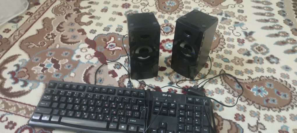 Продам колонку и клавиатуру