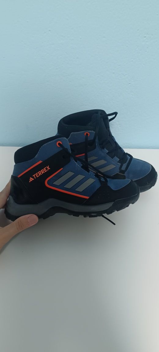Детски боти на Adidas Terrex