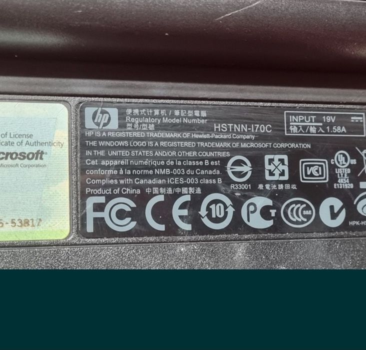 Laptop cu încărcător