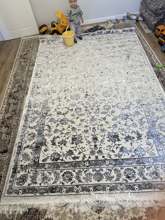 Абсолютно Новый ковер. В составе шелк