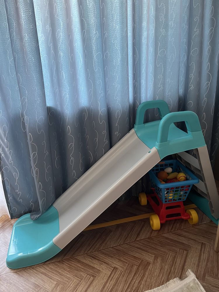 Продаю горку детскую