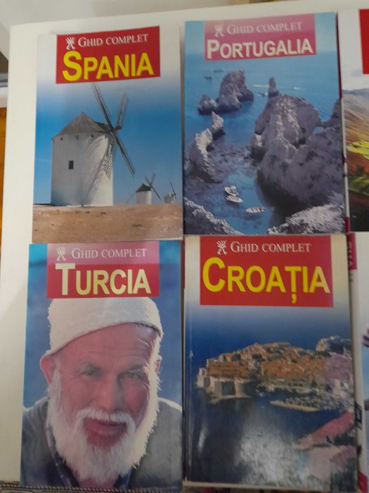 PF vand 8 ghiduri turistice ed. Aquila + 1 ghid turistic Barcelona