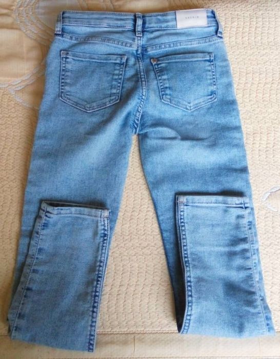 Детски дънки Denim с бродерия и дължина 64см за ръст 104см