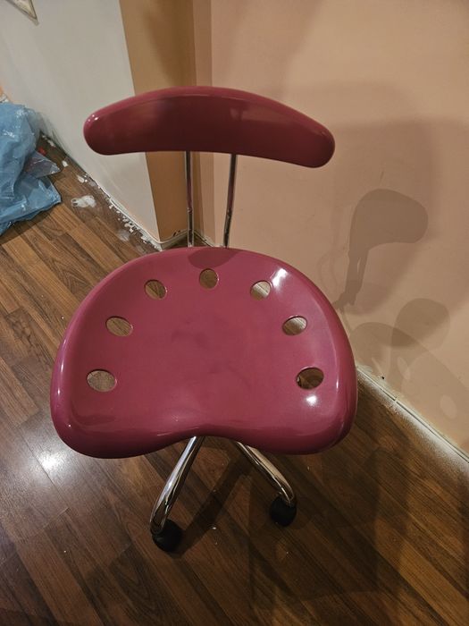 Розов детски стол