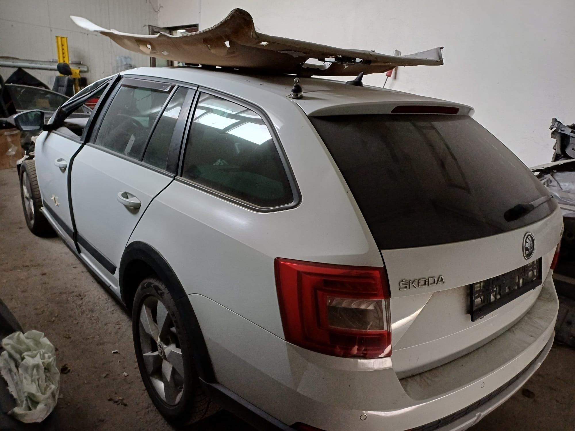 Vând skoda octavia scout avariata