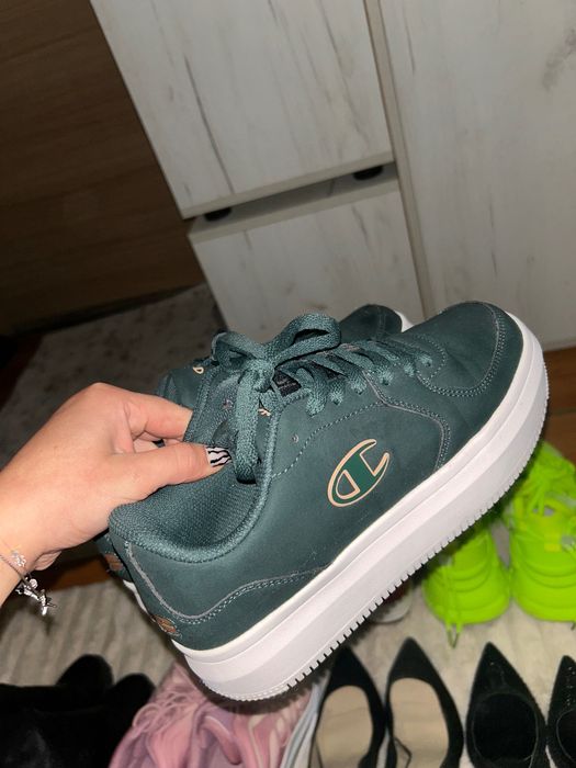 Чисто нови обувки на цена между 30-50 лв