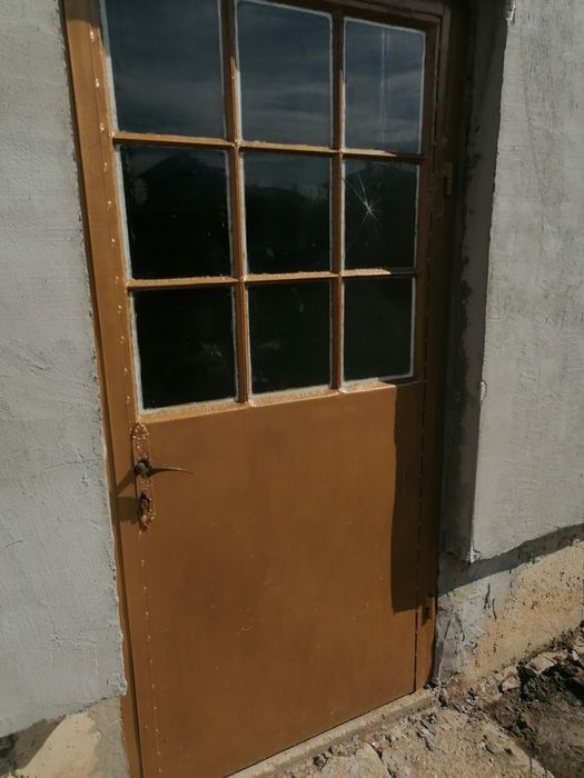 Метална врата от дебела ламарина