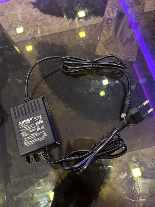 Vând adaptoar alimentator SHURE 15 v pt ULXD QLXD GLXD ULX p4 SLX Nou