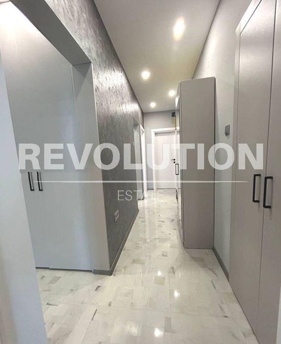 Дава се под наем Тристаен апартамент в Варна, Център - 110 кв.м за 1250 € - Снимка #7