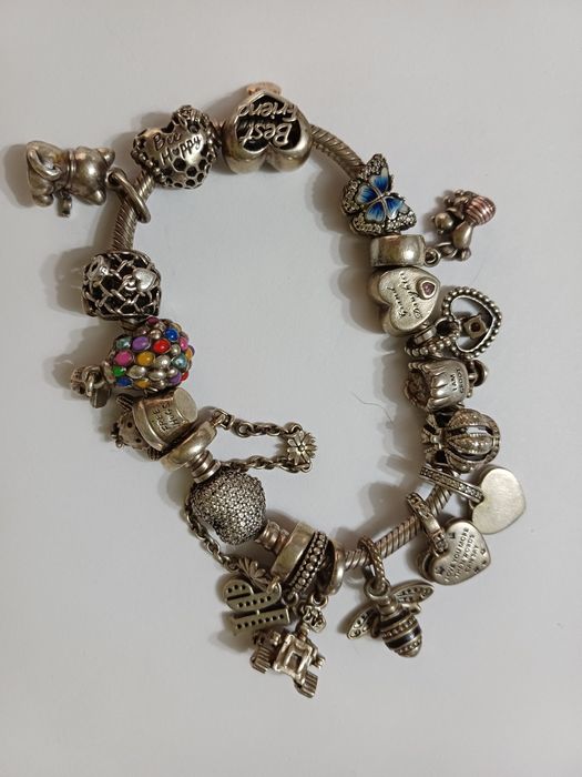 Bratara Pandora cu 18 charmuri