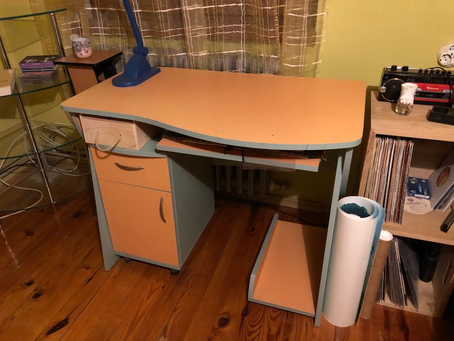 Бюро за детска стая с подвижно шкафче