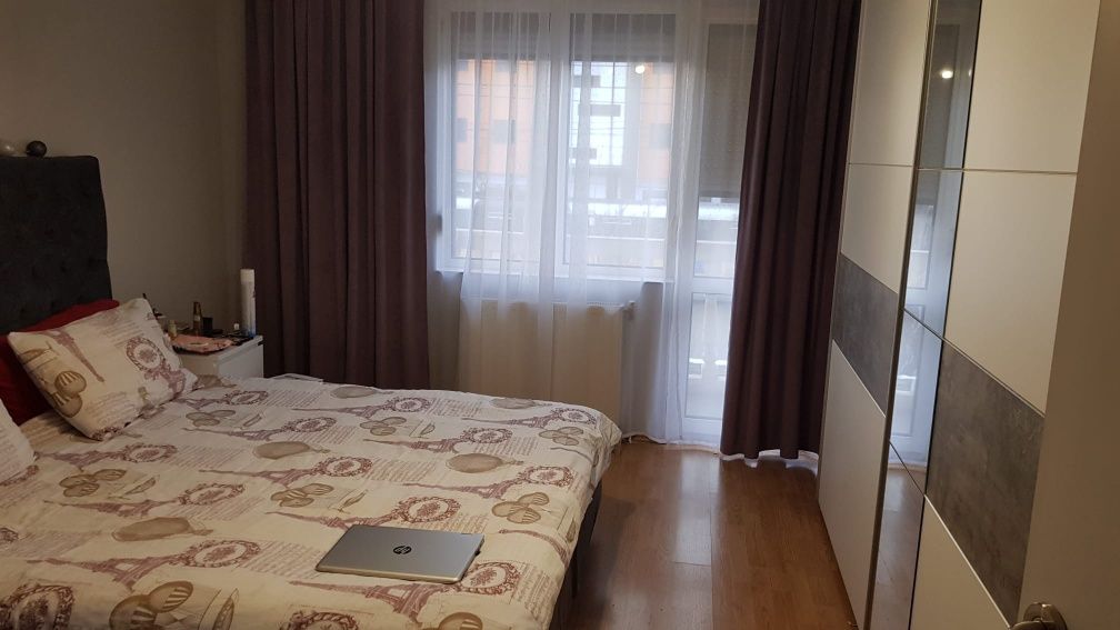 Vând casa P+E și spațiu comercial