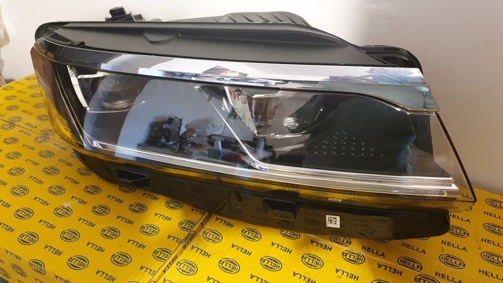 Far dreapta full led adaptiv VW Touareg 3