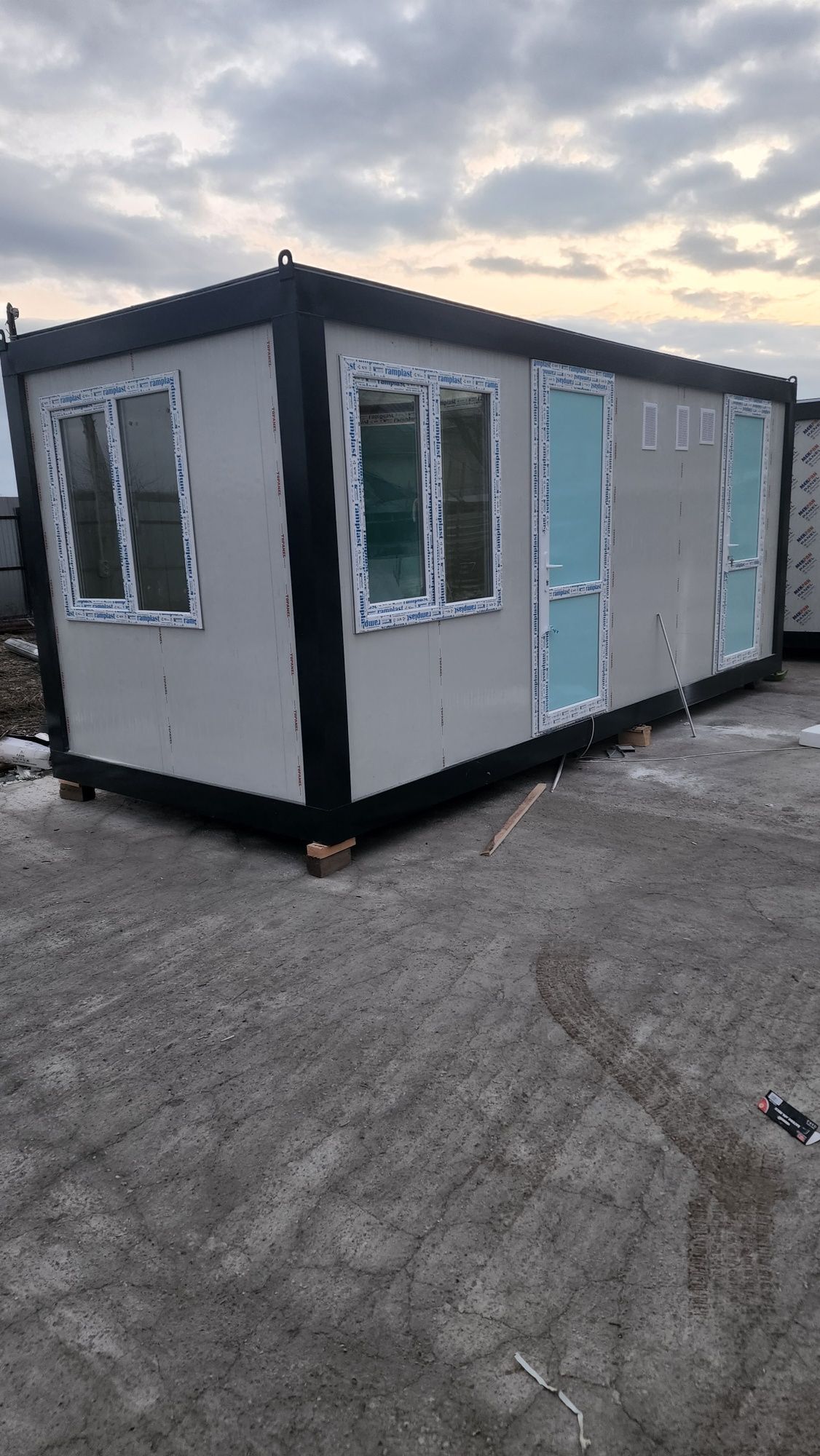 Vand containar modular de birou