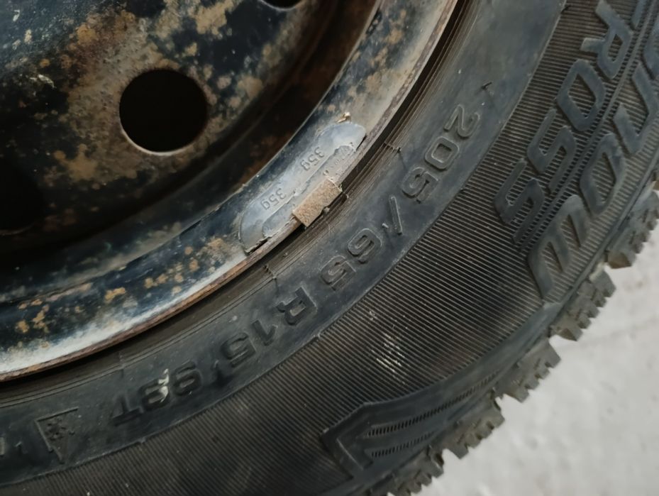 Продам R15 205/65 новые шины с дисками  5*114*3