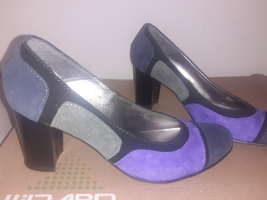 Vand pantofi cu toc