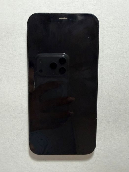 Продам iPhone 12