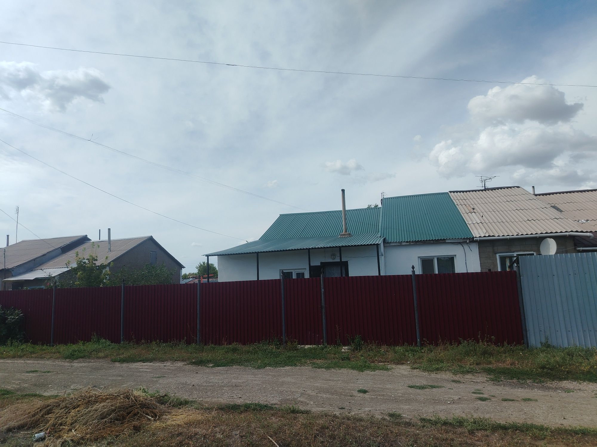 Продаётся дом на земле.