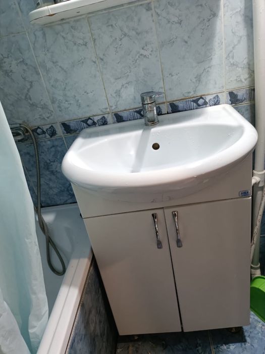Продам раковину, тумба, зеркало-шкаф, ванна
