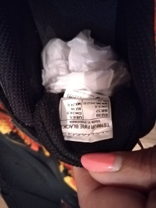 Нови спортни обувки от Декатлон 39 номер