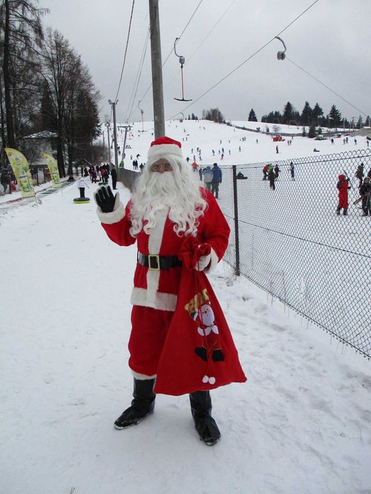 Mos Craciun 150 de lei acasa la copii dumneavoastra 2025