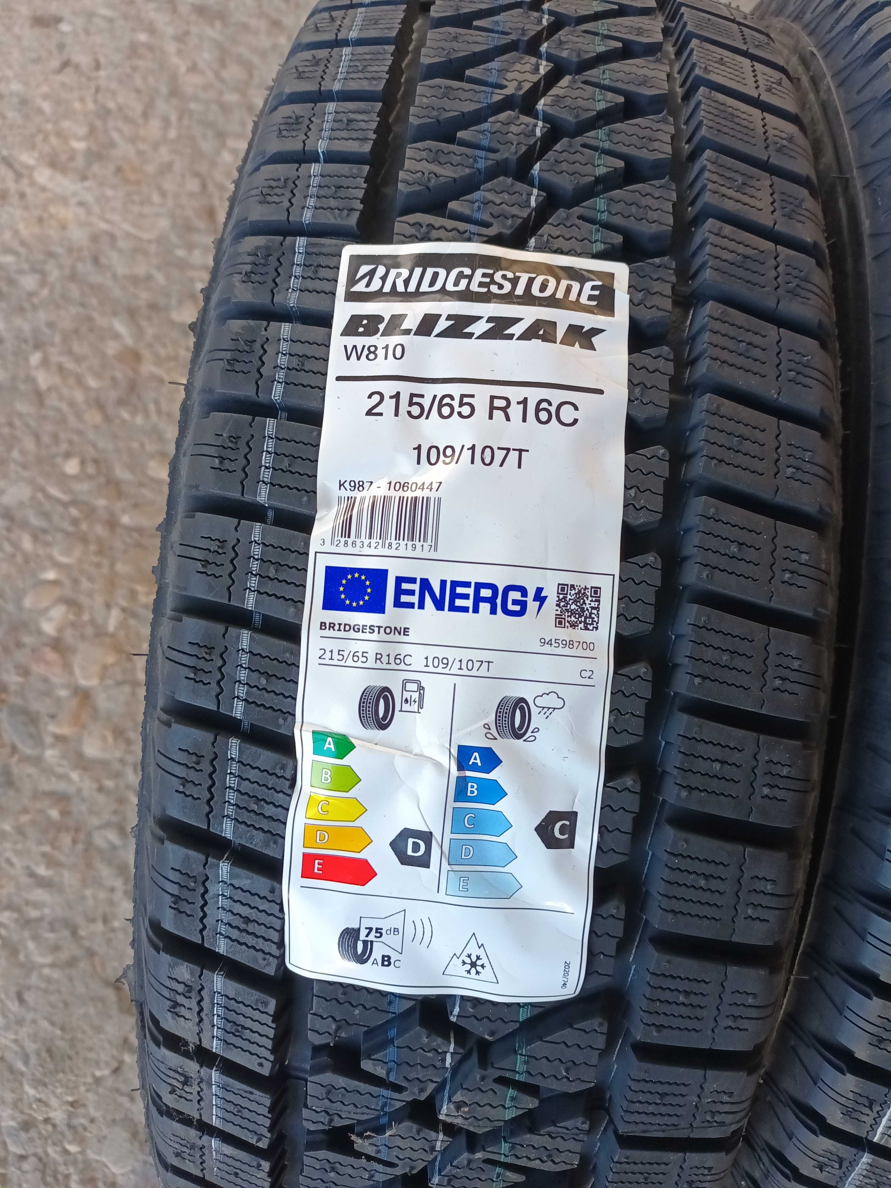 2 Нови бусови зимни гуми 215/65 R16C Bridgestone Blizzak W810 109/107T