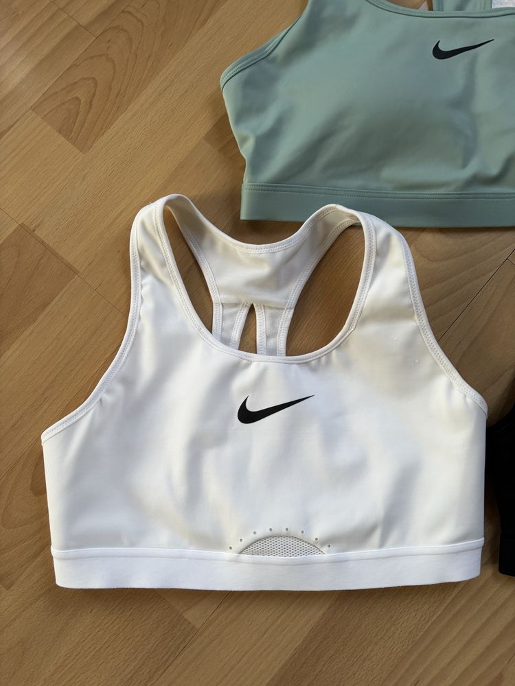 Nike Swoosh Bra