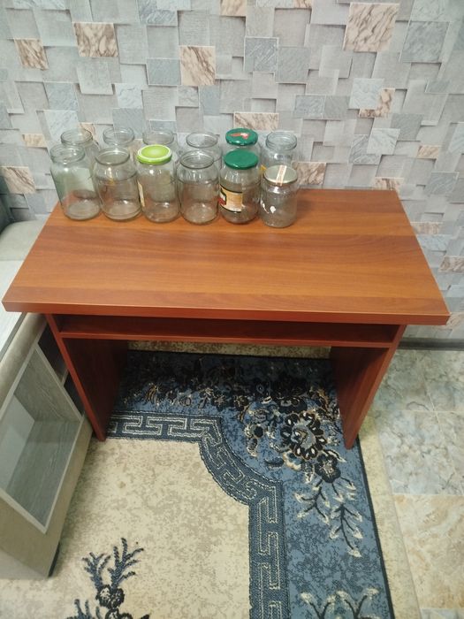 Срочно продаю стол для учебы