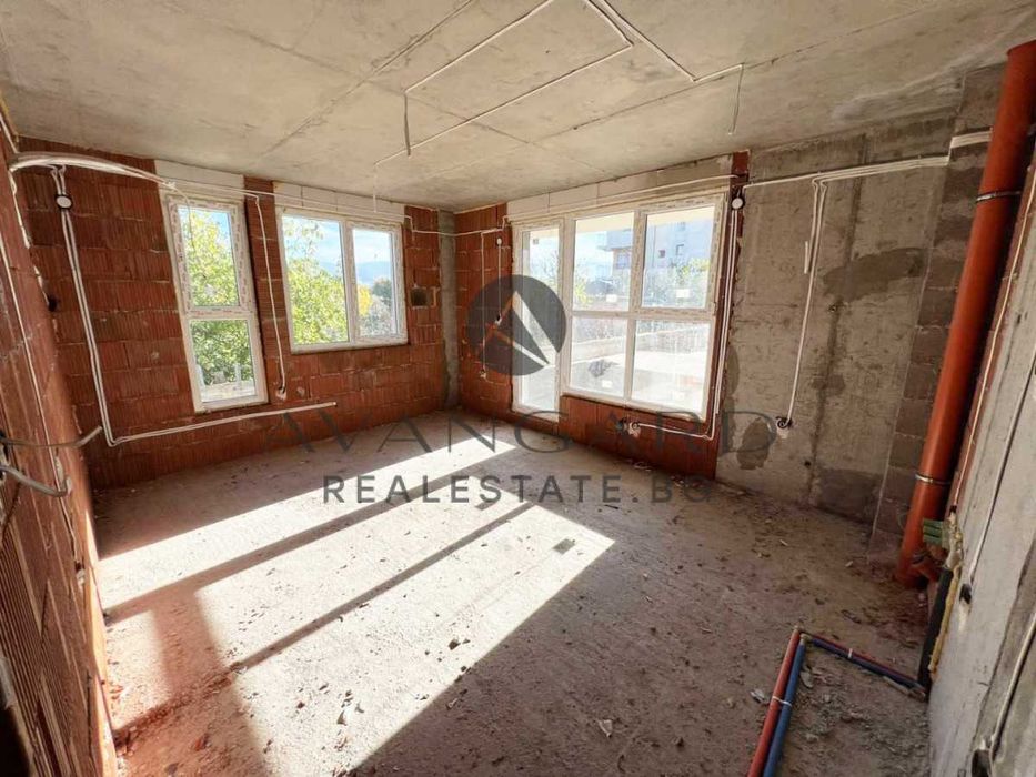 оф.24455 АКТ 14! Двустаен с двор/ Смирненски