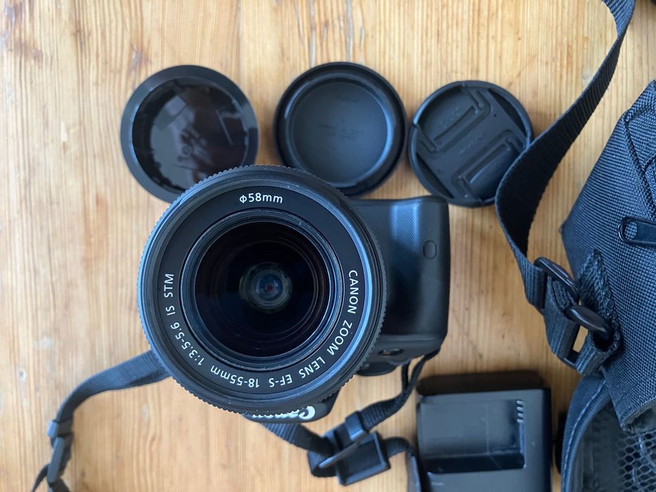 Фотоапарат Canon EOS 100D