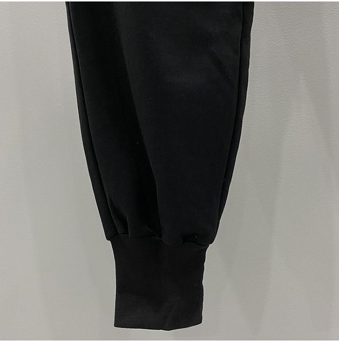 Pantalonii de barbati cu snur