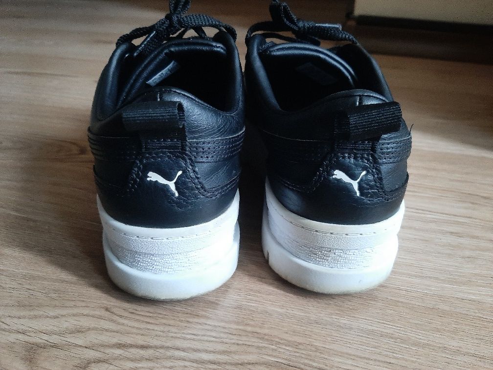 Оригинални обувки на Puma.